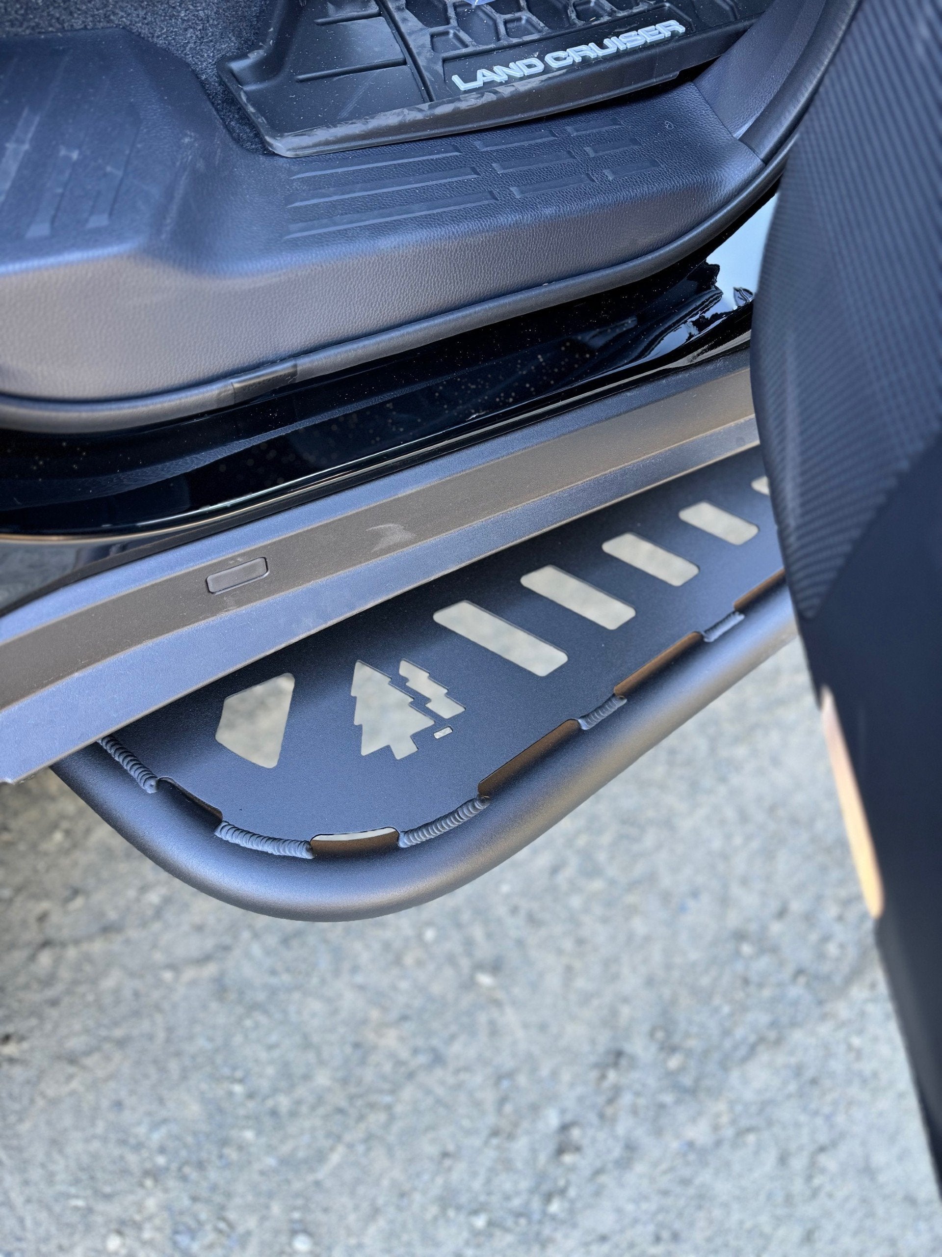 Greenlane Offroad Hybrid Sliders with Bump Out - 2024+ Land Cruiser Prado
