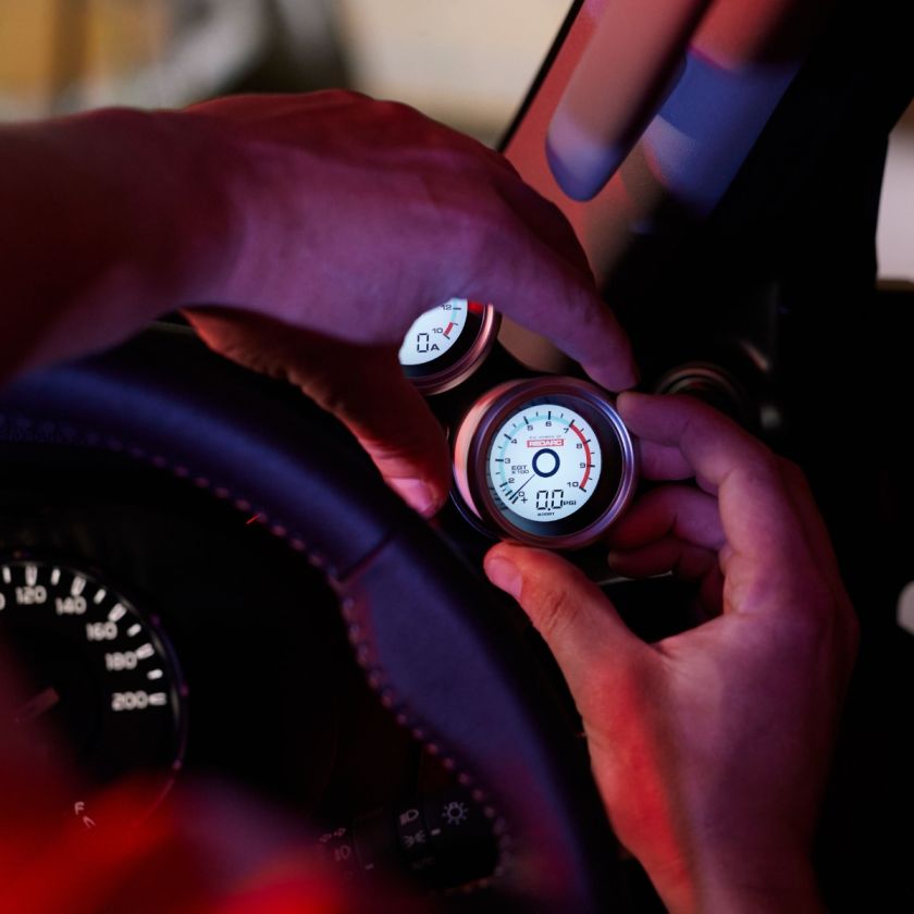 REDARC Single Voltage 52mm Gauge with Optional Current Display (G52-VA)